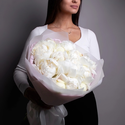 Peony delivery in London UK. Luxury roses London