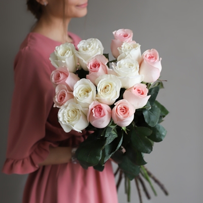 Luxury rose delivery London