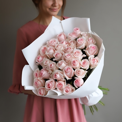 Luxury roses delivery UK