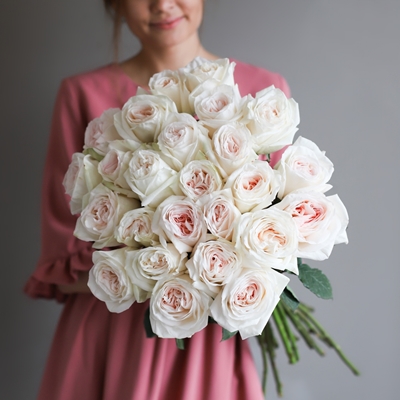 White roses delivery UK