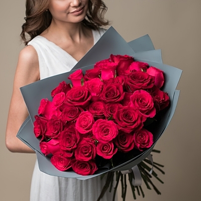 Red roses delivery UK